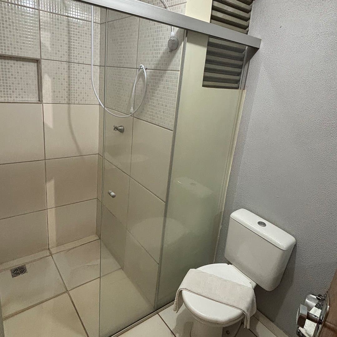 Banheiro com box do apartamento Luxo do Hotel Galli