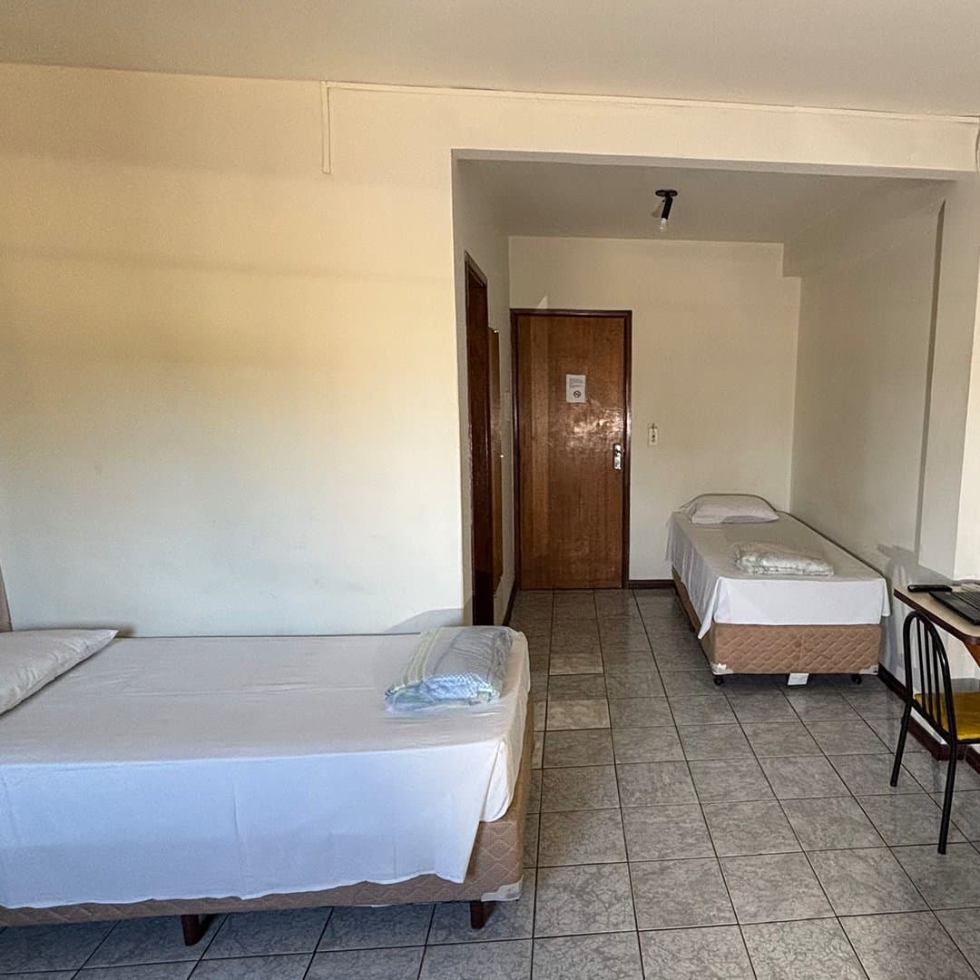 Apartamento Standard do Hotel Galli com cama de casal e de solteiro